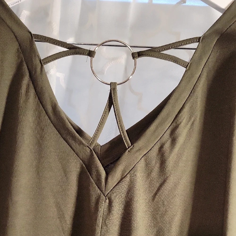 NWOT Olive Green Backless Short Sleeve Blouse - Picture 6 of 6